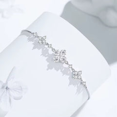 Pulsera ajustable de trébol transparente