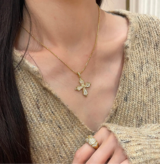 Collar de Cruz de Cristales