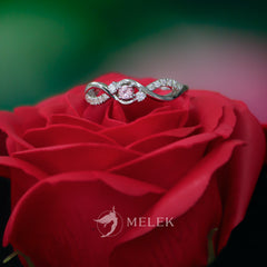 Anillo infinito con Zafiro rosa cultivado