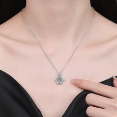 Collar Flor con Pétalos de Moissanita