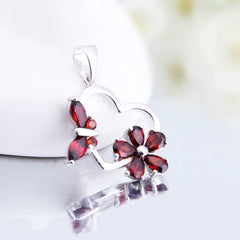 Corazón y flor con granate
