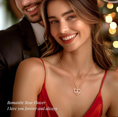 Collar corazón con cristal rosado dentro de una rosa