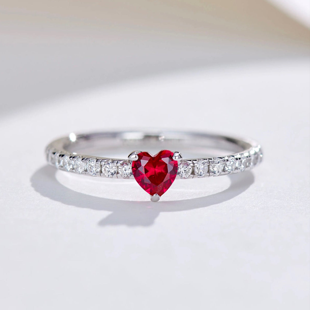 Anillo Corazón color Rubí