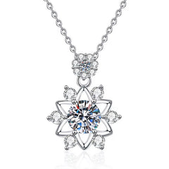 Collar Flor con Pétalos de Moissanita