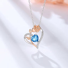 Collar de rosa y corazón azul de cristal Swarovski