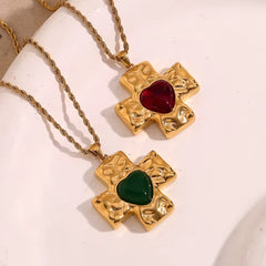 Collar de Cruz con piedra roja