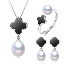 Set de Perlas trébol negro: Collar, Aretes y Anillo