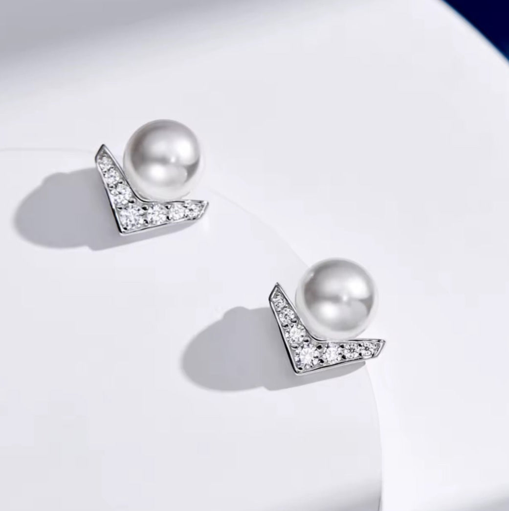Aretes V con perla natural