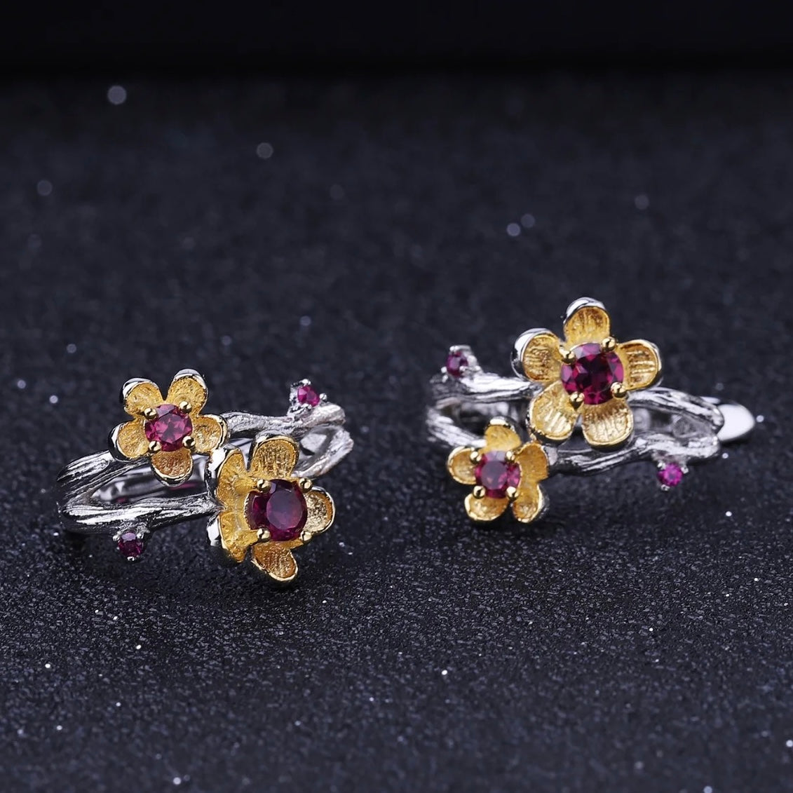 Argollas de flor granate rodolita