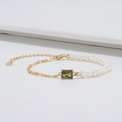 Figaro Bracelet with Pearls and Green Crystal 