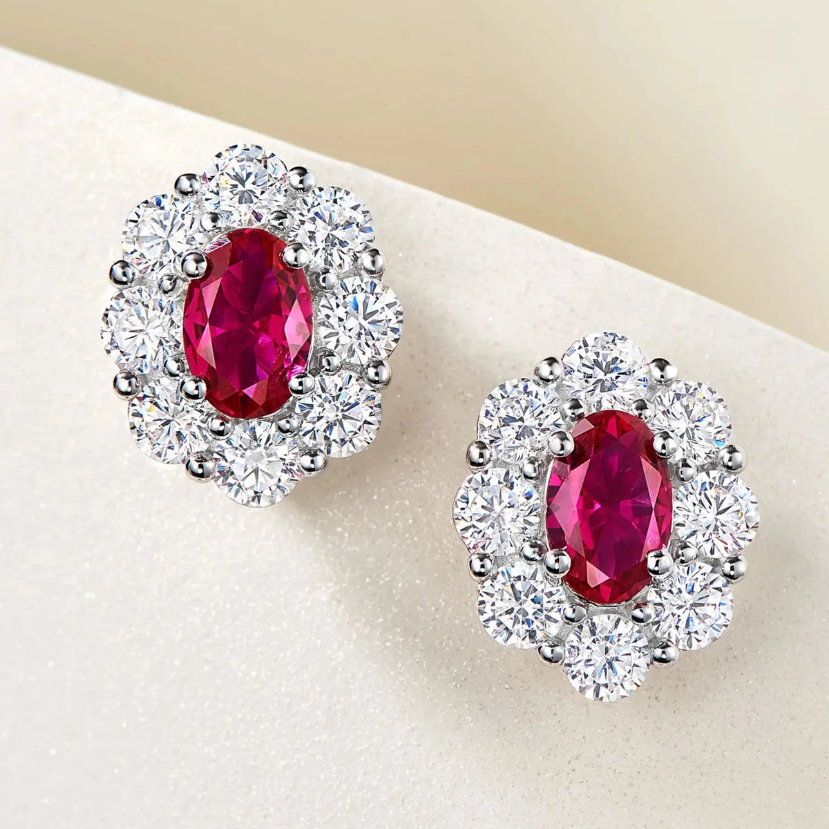 Aretes de rubí cultivado