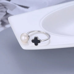 Set de Perlas trébol negro: Collar, Aretes y Anillo