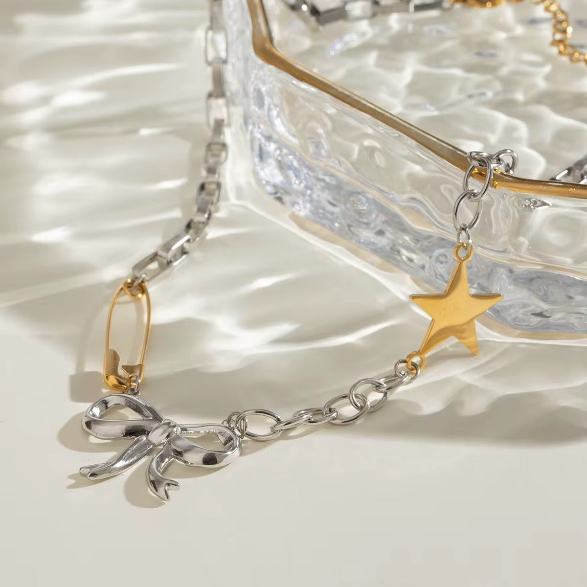 Collar de lazo y estrella