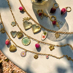 Collar charms de Flores con relicario/locket
