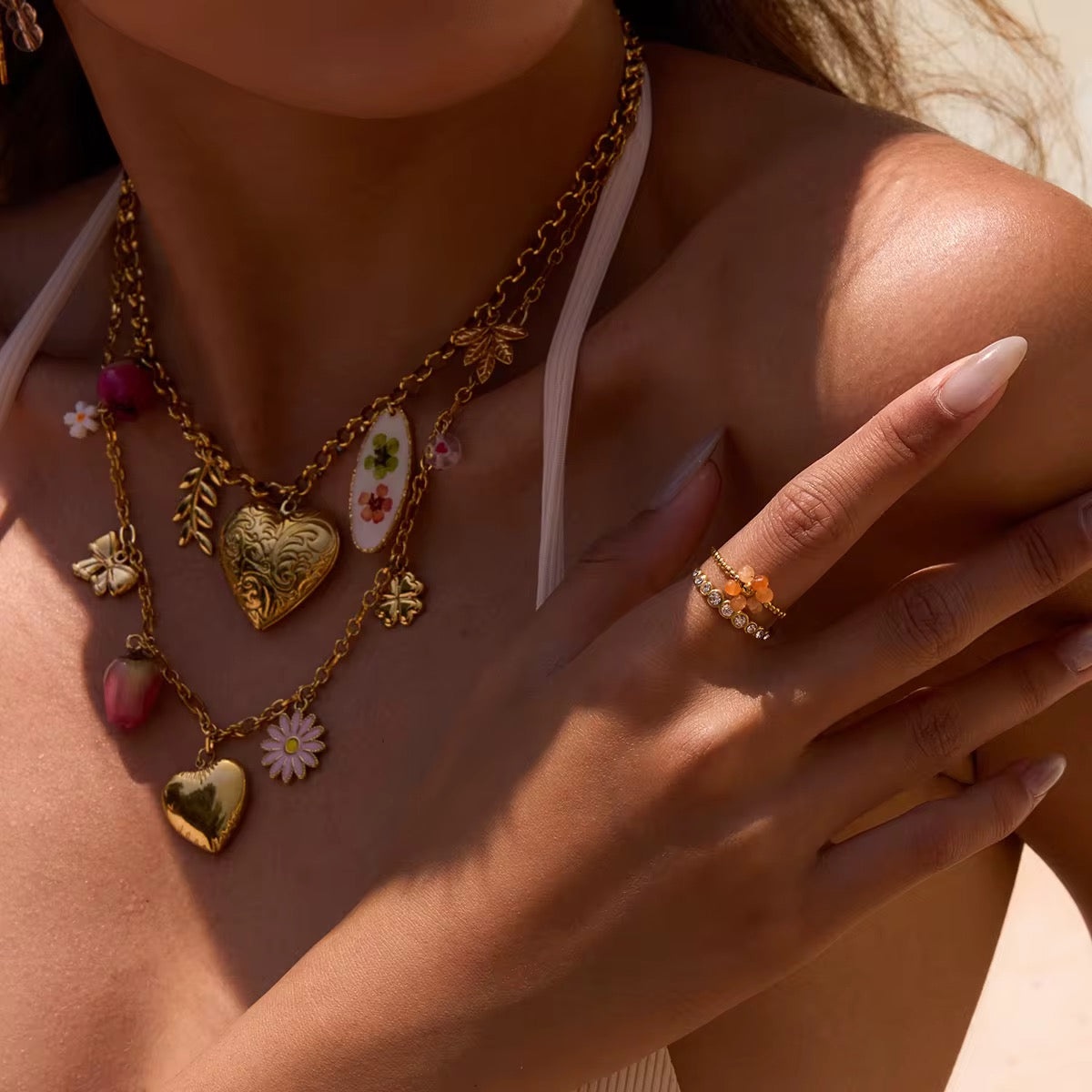 Collar charms de Flores con relicario/locket