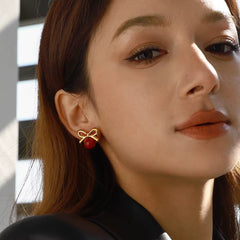 Aretes de lazo rojo