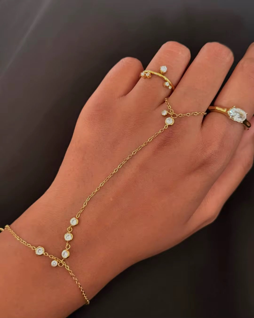 Pulsera con anillo de cristales transparentes