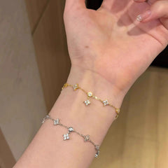 Pulsera de trebol y cristales
