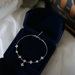 Pulsera de trebol y cristales
