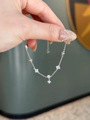 Pulsera de trebol y cristales
