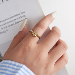 Anillo Lazo Coquette con Zafiro - dorado